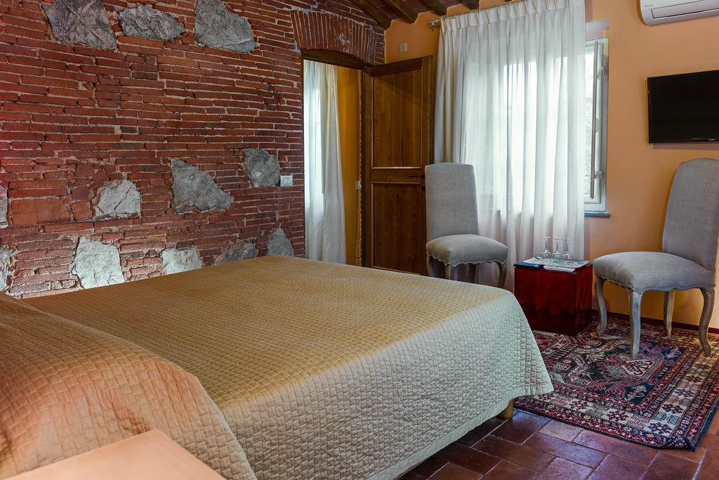 Hotel Villa Volpi ลุคคา ภายนอก รูปภาพ